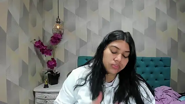 Snapshot of LindaBreeS chatting on September 26, 2025, 2:35 pm LindaBreeS online show from September 26, 2025, 2:35 pm