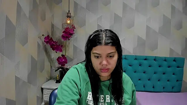 Snapshot of LindaBreeS chatting on October 18, 2025, 12:40 pm LindaBreeS online show from October 18, 2025, 12:40 pm