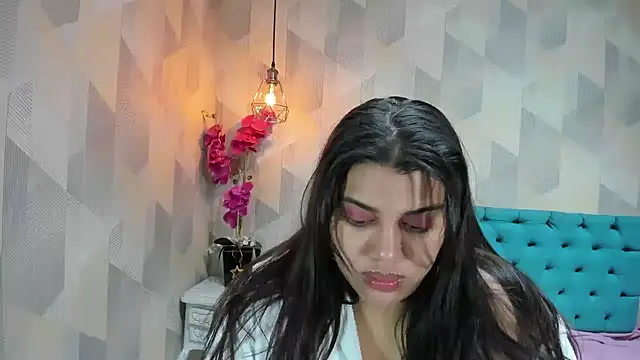 LindaBreeS online show from July 3, 2026, 3:46 am