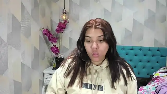 Snapshot of LindaBreeS chatting on September 14, 2025, 4:02 am LindaBreeS online show from September 14, 2025, 4:02 am