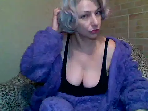 Snapshot of Lorie_Carrie chatting on February 10, 2025, 5:19 pm Lorie Carrie online show from February 10, 2025, 5:19 pm