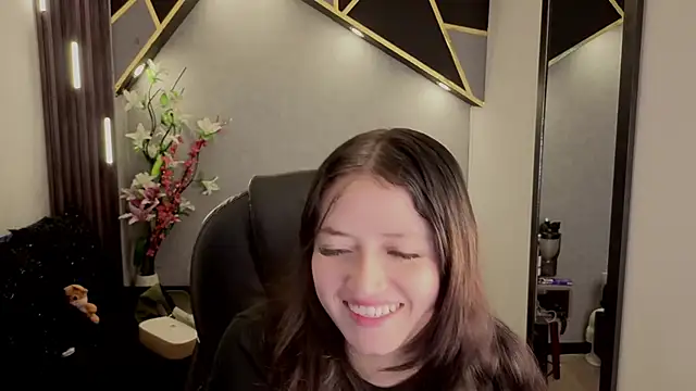 almma shy online show from September 11, 2025, 1:44 pm