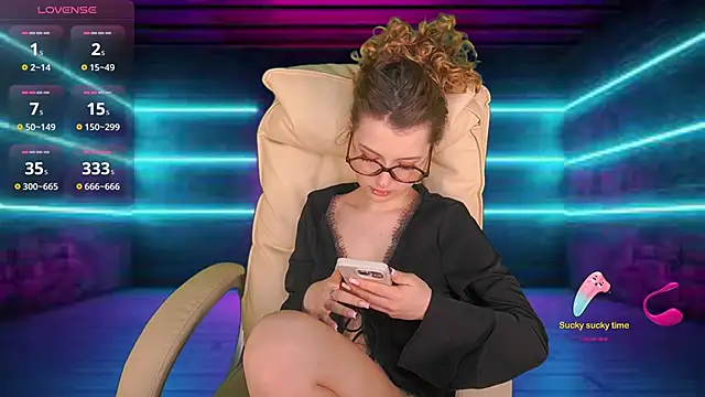 Snapshot of YesPussyClover chatting on March 6, 2025, 3:35 am YesPussyClover online show from March 6, 2025, 3:35 am