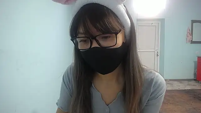 elllaaxx online show from October 22, 2025, 4:12 am