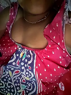 Snapshot of sexyindi_couple chatting on February 3, 2026, 10:04 pm sexyindi couple online show from February 3, 2026, 10:04 pm