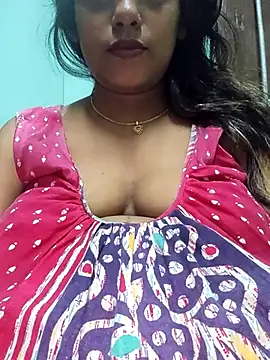 Snapshot of sexyindi_couple chatting on February 1, 2026, 2:37 pm sexyindi couple online show from February 1, 2026, 2:37 pm
