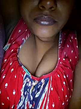 Snapshot of sexyindi_couple chatting on January 18, 2026, 10:46 pm sexyindi couple online show from January 18, 2026, 10:46 pm