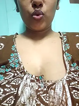 Snapshot of sexyindi_couple chatting on April 30, 2026, 6:31 am sexyindi couple online show from April 30, 2026, 6:31 am