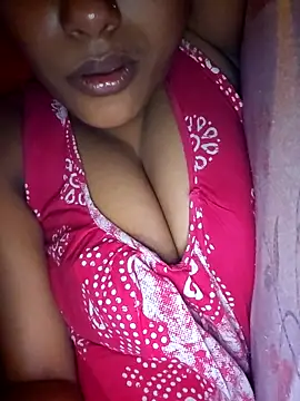 Snapshot of sexyindi_couple chatting on January 16, 2026, 11:47 am sexyindi couple online show from January 16, 2026, 11:47 am