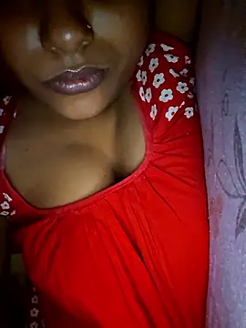 Snapshot of sexyindi_couple chatting on January 15, 2026, 10:24 pm sexyindi couple online show from January 15, 2026, 10:24 pm
