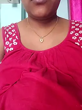 Snapshot of sexyindi_couple chatting on February 3, 2026, 7:13 am sexyindi couple online show from February 3, 2026, 7:13 am
