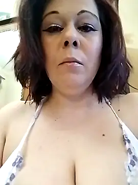 Lucia8600 online show from April 5, 2026, 7:53 pm