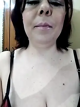 Lucia8600 online show from May 10, 2026, 7:27 pm