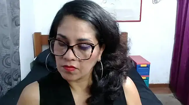 Snapshot of Mistresskloe01 chatting on December 13, 2024, 1:01 pm Mistresskloe01 online show from December 13, 2024, 1:01 pm