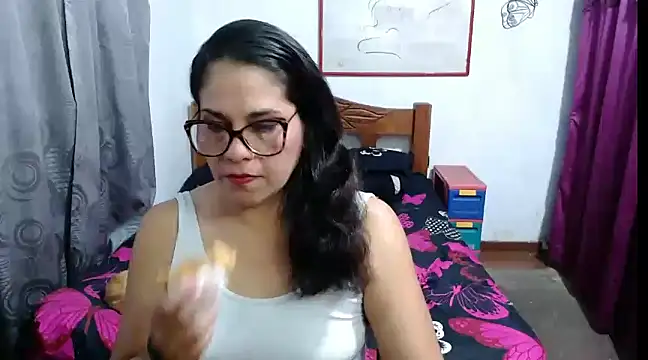 Snapshot of Mistresskloe01 chatting on January 16, 2025, 12:31 pm Mistresskloe01 online show from January 16, 2025, 12:31 pm