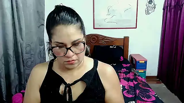 Snapshot of Mistresskloe01 chatting on September 17, 2025, 12:18 pm Mistresskloe01 online show from September 17, 2025, 12:18 pm