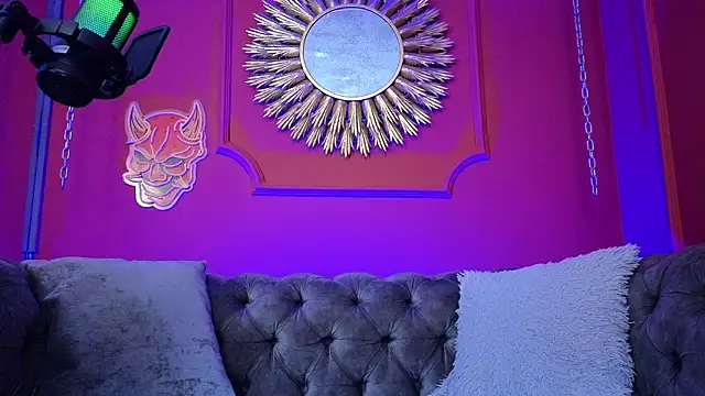 Julieta Russell online show from March 20, 2026, 12:17 pm