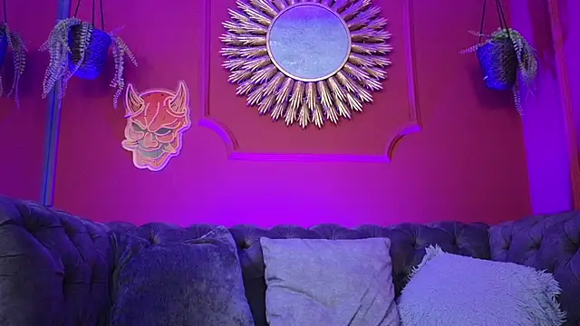 Julieta Russell online show from November 29, 2025, 11:54 am