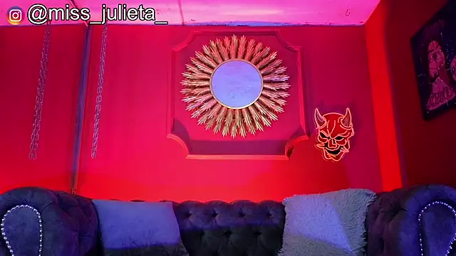 Julieta Russell online show from July 9, 2026, 11:53 am