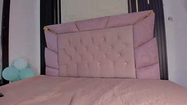 laurem-paulette online show from February 14, 2026, 8:09 pm