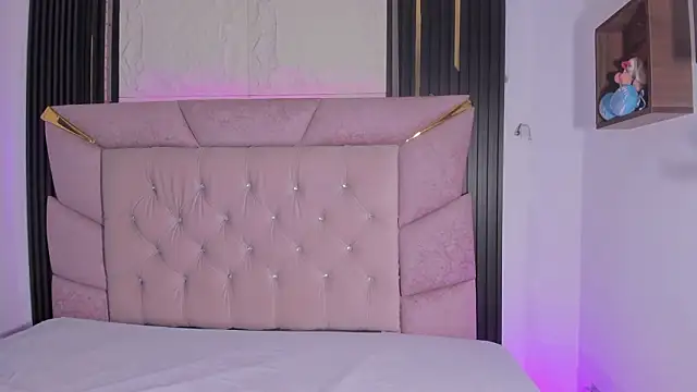 laurem-paulette online show from February 13, 2026, 6:52 pm