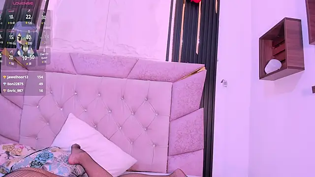 laurem-paulette online show from March 21, 2025, 7:24 pm