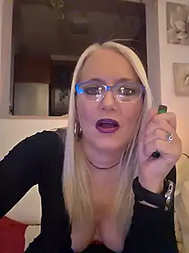 kikkastar online show from November 25, 2025, 8:53 pm