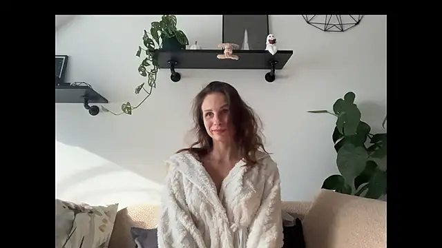 Snapshot of Mary_Wet chatting on May 12, 2026, 3:51 pm Mary Wet online show from May 12, 2026, 3:51 pm