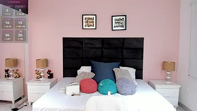 MadisonJenner online show from November 30, 2025, 10:27 am