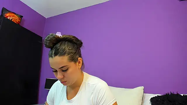 Snapshot of MadisonJenner chatting on February 21, 2026, 11:23 am MadisonJenner online show from February 21, 2026, 11:23 am