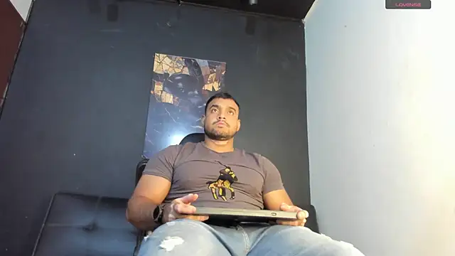 Big furry bear13 online show from June 29, 2026, 6:53 am