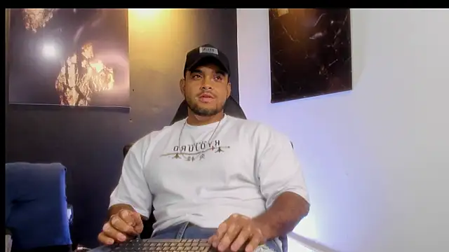 Big furry bear13 online show from October 28, 2025, 5:39 am