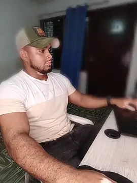 Big furry bear13 online show from May 14, 2026, 9:06 am