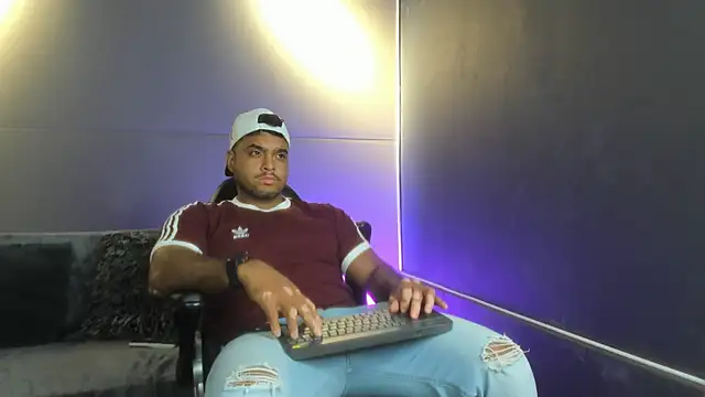 Big furry bear13 online show from December 23, 2025, 8:02 am