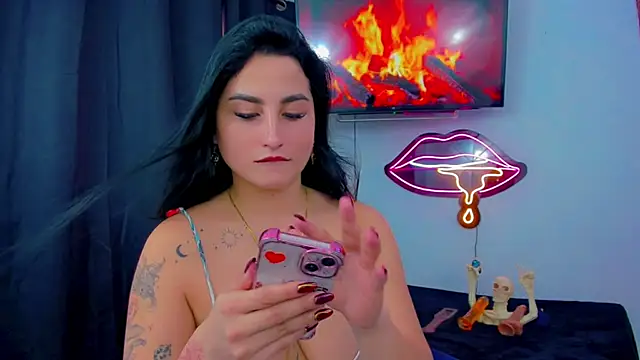 sunshine uwu22 online show from April 3, 2026, 6:47 pm