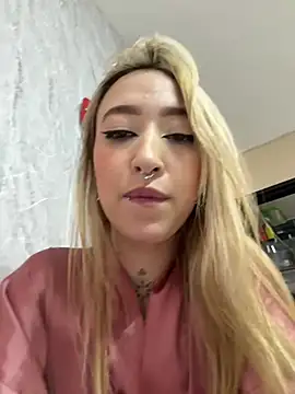 Snapshot of MollyCruz chatting on June 19, 2026, 2:17 am MollyCruz online show from June 19, 2026, 2:17 am