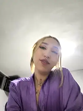 Snapshot of MollyCruz chatting on April 12, 2026, 12:58 am MollyCruz online show from April 12, 2026, 12:58 am