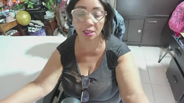 Snapshot of Mrs_mommy_ chatting on January 18, 2026, 6:55 pm Mrs mommy online show from January 18, 2026, 6:55 pm