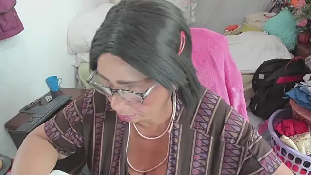 Snapshot of Mrs_mommy_ chatting on April 14, 2026, 4:45 pm Mrs mommy online show from April 14, 2026, 4:45 pm