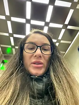 HotXMom online show from January 9, 2026, 7:15 am