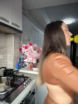 HotXMom online show from March 5, 2026, 7:38 am