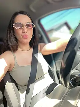 HotXMom online show from May 26, 2026, 1:20 pm