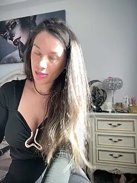 HotXMom online show from May 15, 2026, 6:22 am