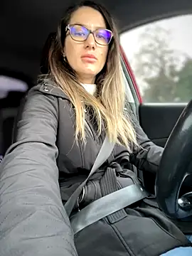 HotXMom online show from November 18, 2025, 6:50 am