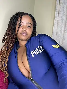 Snapshot of Linahlove chatting on July 18, 2026, 9:34 pm Linahlove online show from July 18, 2026, 9:34 pm