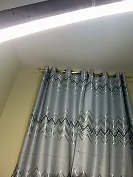 Linahlove online show from September 19, 2025, 8:24 pm