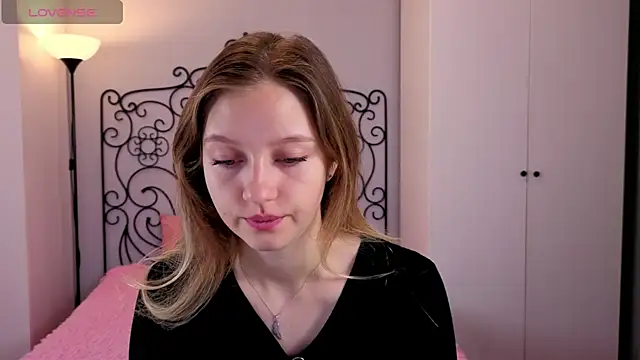 Ksuhesa online show from November 2, 2025, 2:05 am