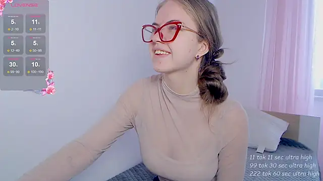 Snapshot of Sarah_HS chatting on April 21, 2026, 11:28 am Sarah HS online show from April 21, 2026, 11:28 am