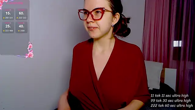 Snapshot of Sarah_HS chatting on April 26, 2026, 5:21 pm Sarah HS online show from April 26, 2026, 5:21 pm