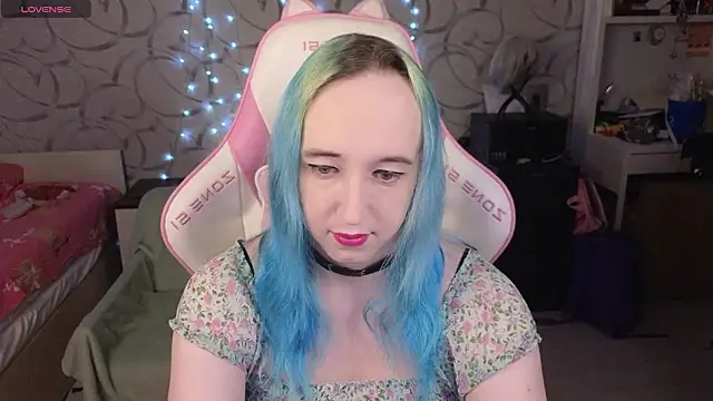 Snapshot of TheTrixy chatting on March 8, 2026, 2:53 pm TheTrixy online show from March 8, 2026, 2:53 pm